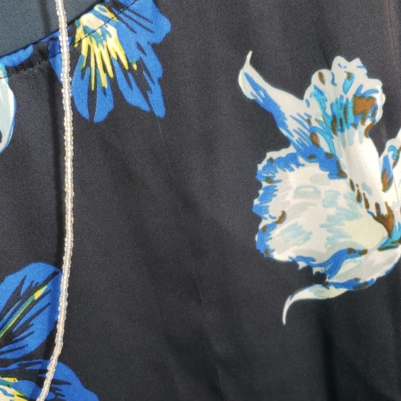 Banana Republic Navy Blue Floral Blouse - Picture 4 of 10